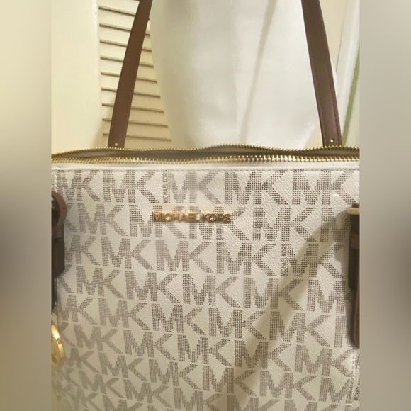 MICHAEL KORS BAG - Picture 8 of 15